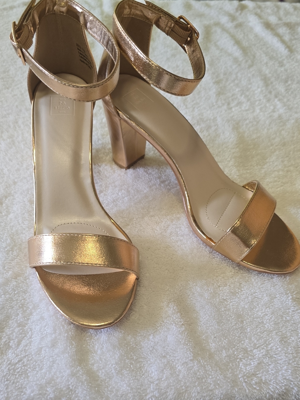 NWOT Davids Bridal Arya Strappy Heel
